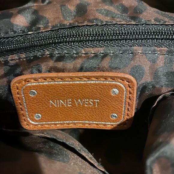 Nine West crossbody - Picture 4 of 7